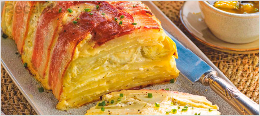 Pasteles de patata con beicon y alcachofas